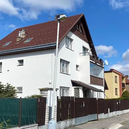 Ruzyne - Free Parking Near Airport Apartament